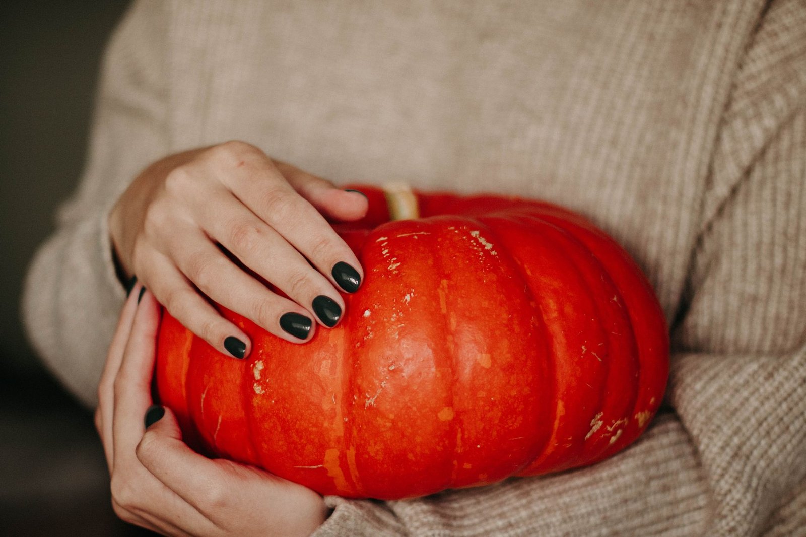 Creative quick halloween nail designs for spooky season