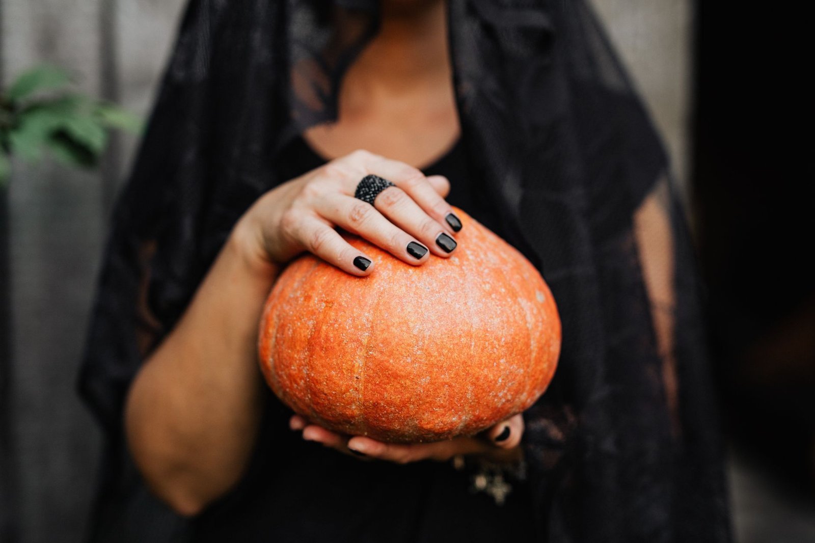 Spooky halloween nail colors for Halloween festivities